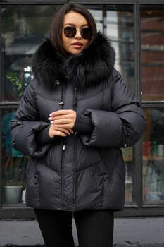 Короткий пуховик vo tarun с воланами на рукавах и капюшоном