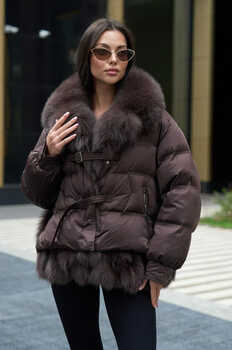 Зимняя куртка-парка с накладными карманами и мехом песца внутри