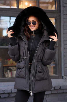 Зимнее пальто с меховым воротником