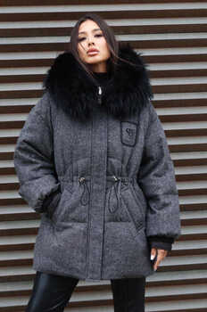 Шерстяной зимний пуховик Pang Million с натуральным мехом енота