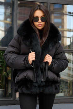 Теплый брендовый пуховик с мехом песца внутри черного цвета